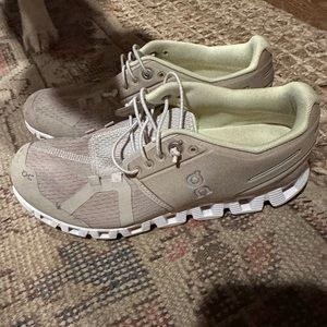 On Cloud tan